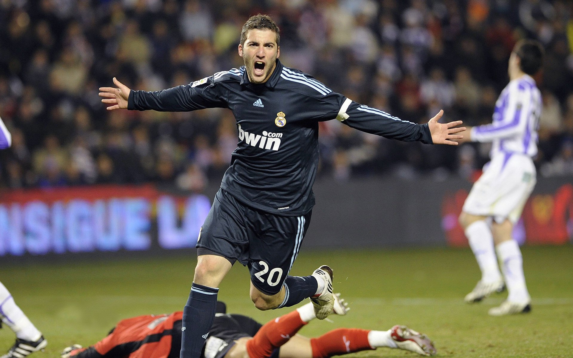 包装工再度取胜,四分卫稳定输出,包装工分拣员做什么的